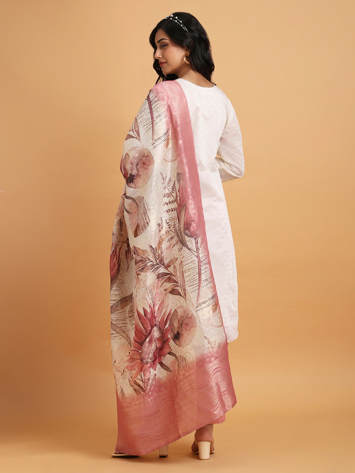 Ivory kurta set with pink printed dupatta