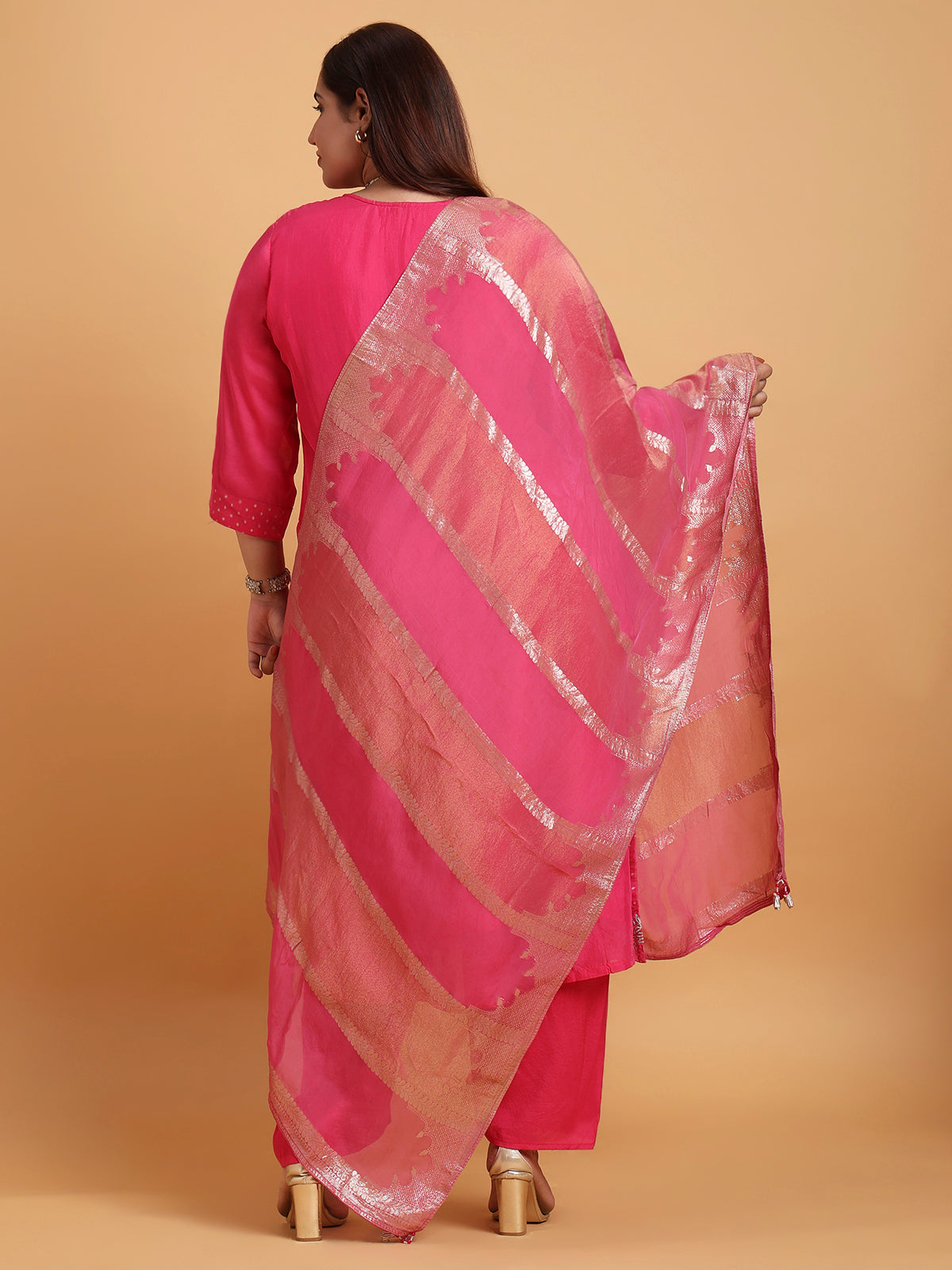 Pink woven kurta set with cutwork neckline