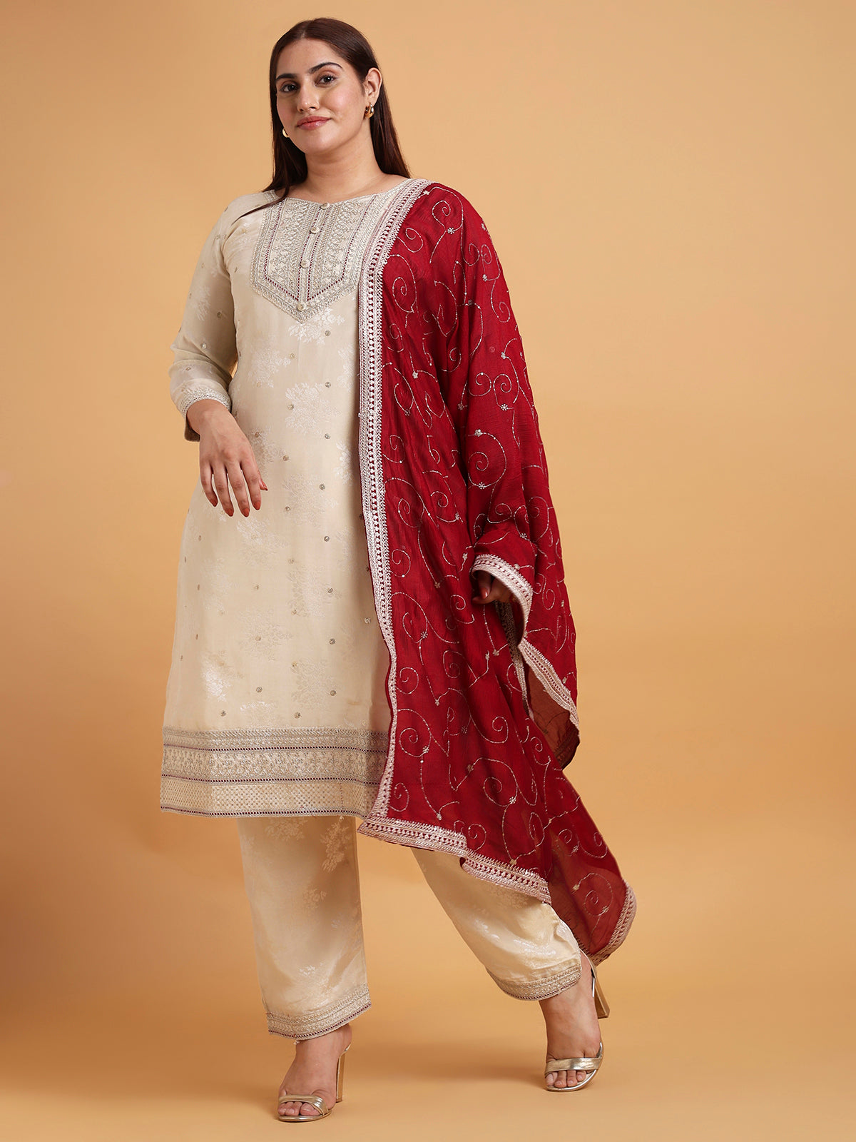 Ivory jacquard kurta with maroon dupatta