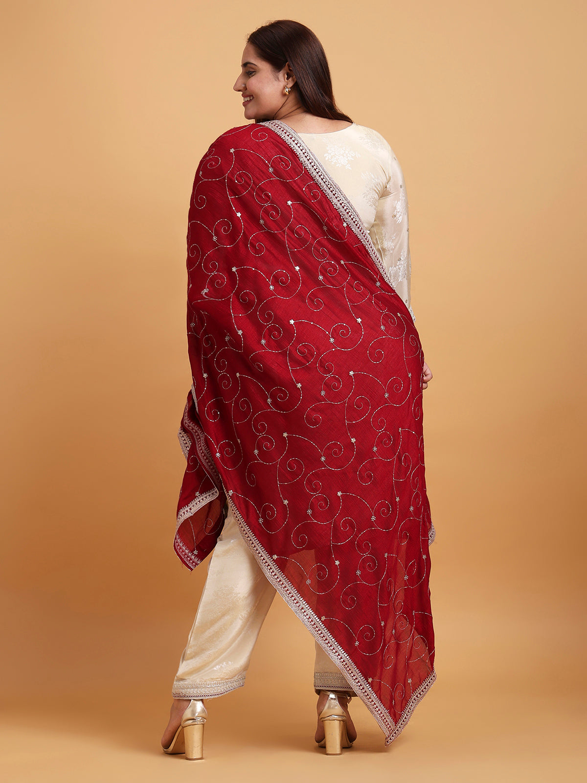 Ivory jacquard kurta with maroon dupatta