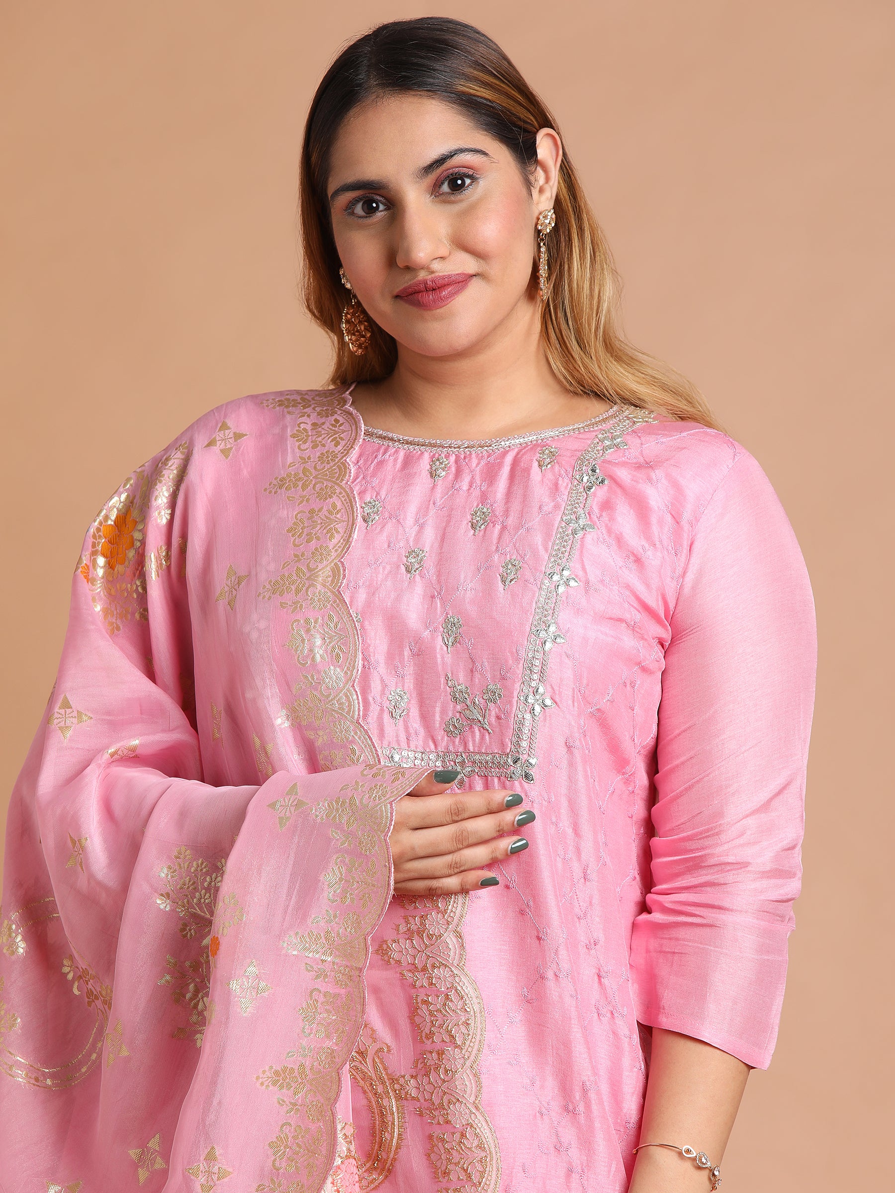 Rose-pink-embroidered-kurta-set-with-scallop-dupatta