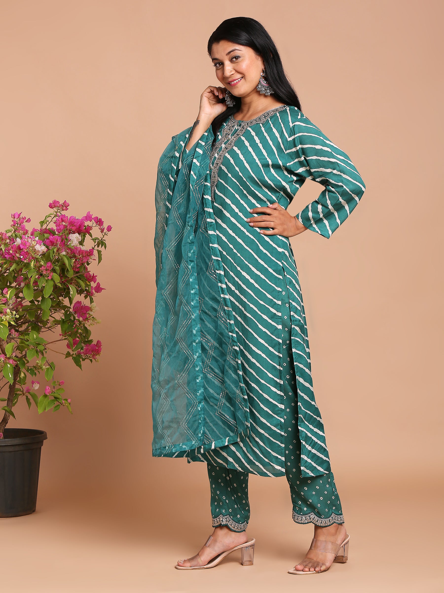 Bottle green leheriya kurta with pants and dupatta