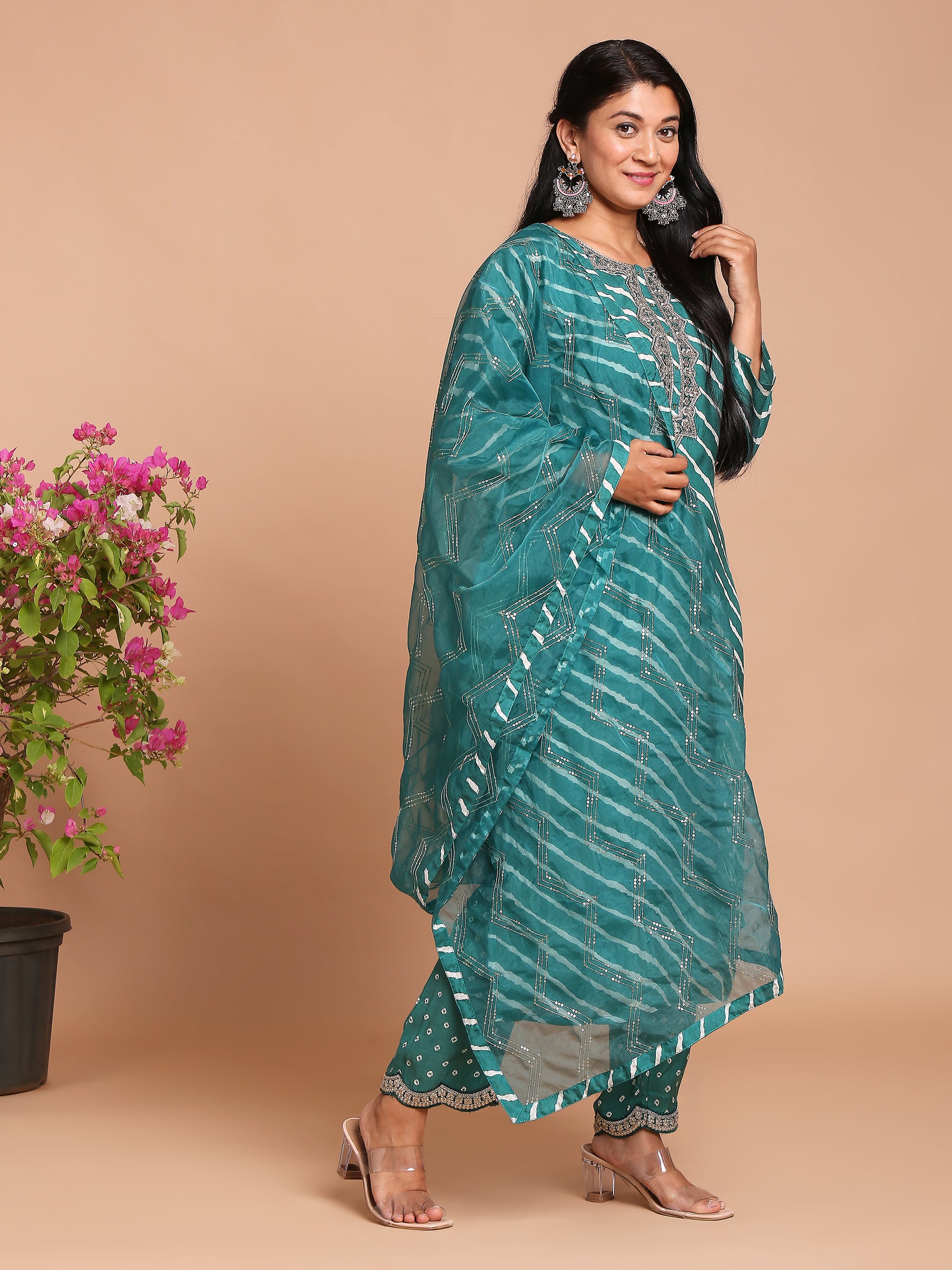 Bottle green leheriya kurta with pants and dupatta