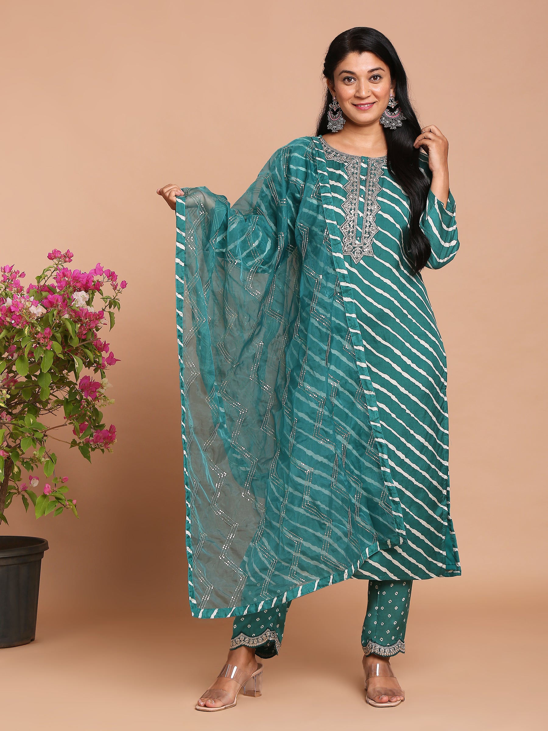 Bottle green leheriya kurta with pants and dupatta