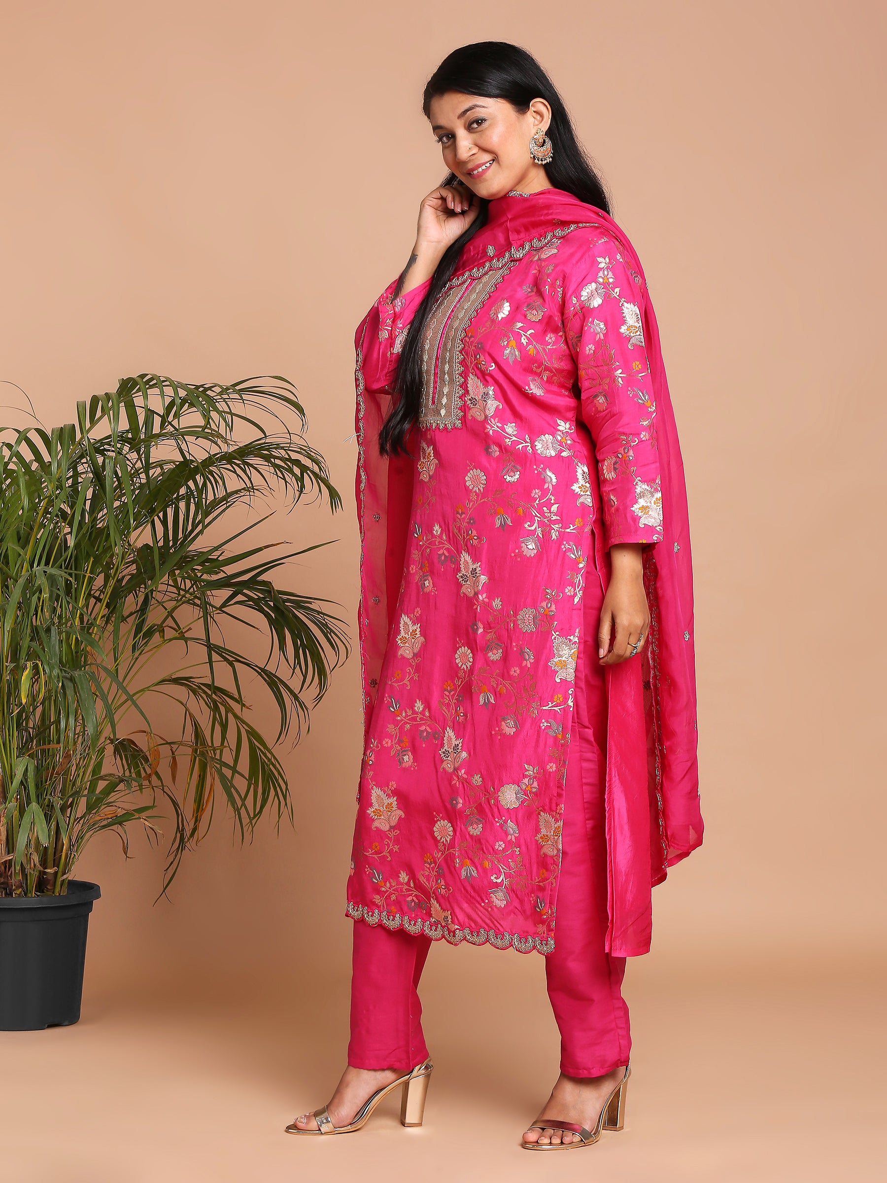 Fuchsia pink woven floral kurta with pants and dupatta