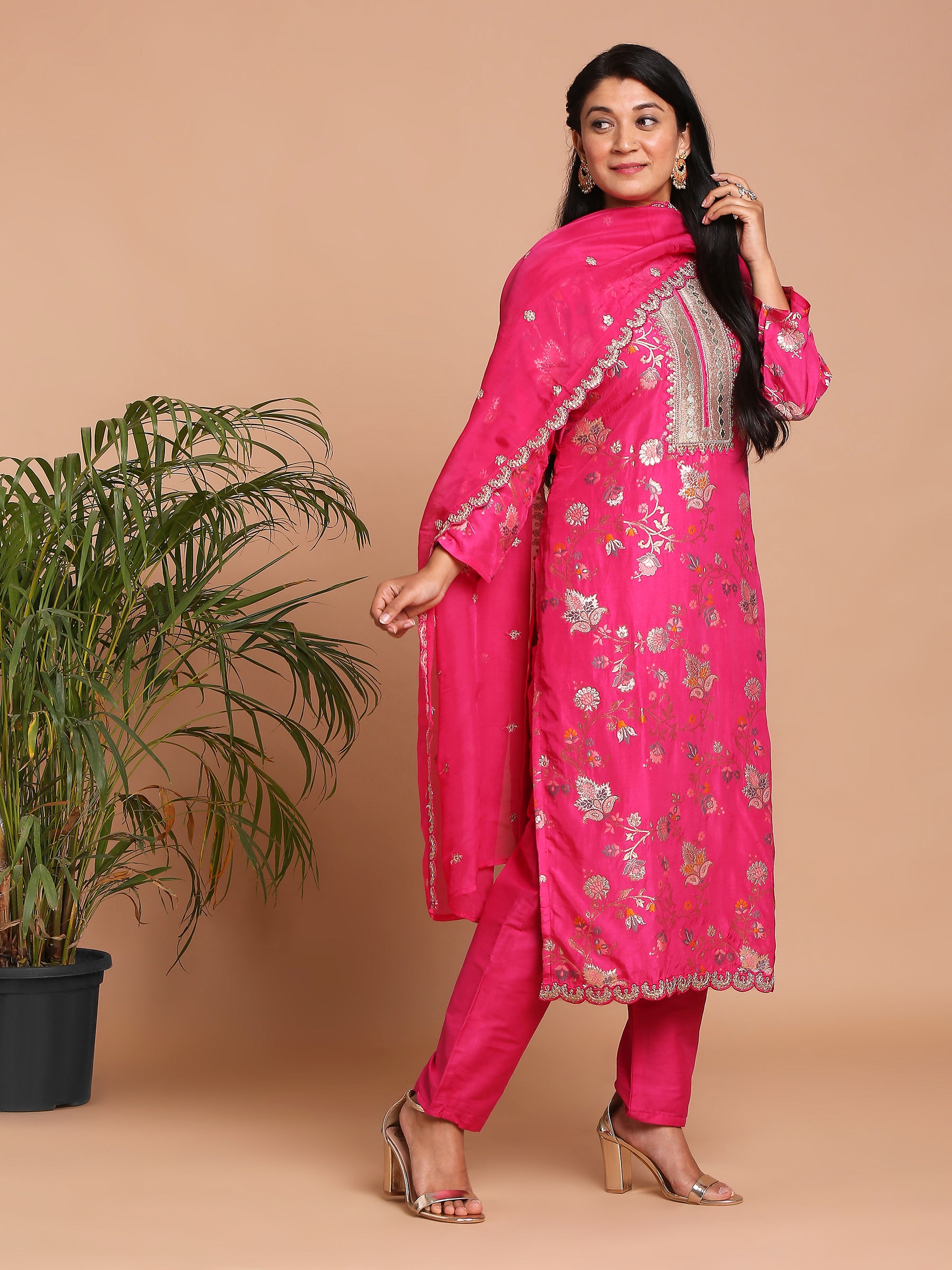 Fuchsia pink woven floral kurta with pants and dupatta