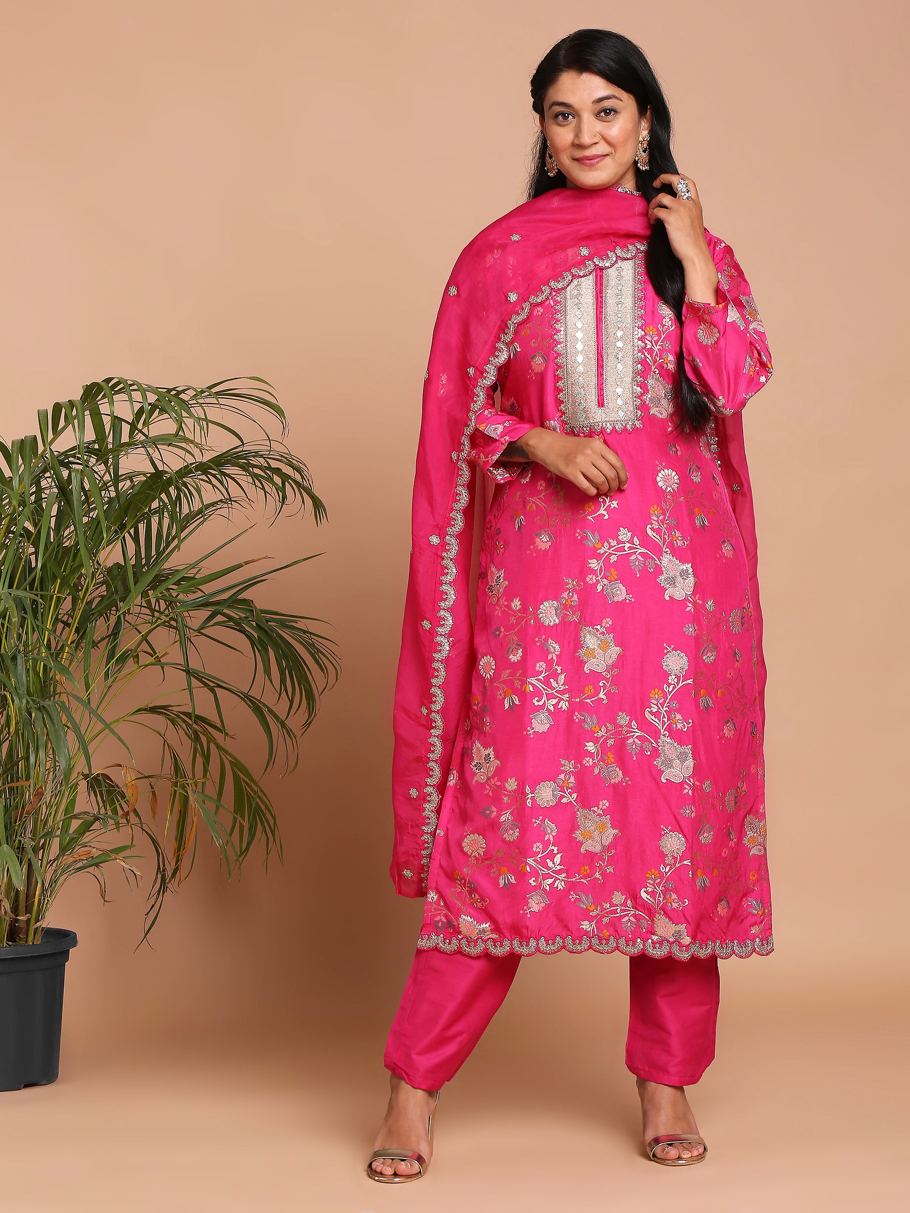 Fuchsia pink woven floral kurta with pants and dupatta